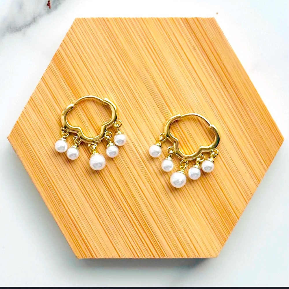 Anthropologie Scalloped Cloud Huggie Earrings with Pearl Drops
